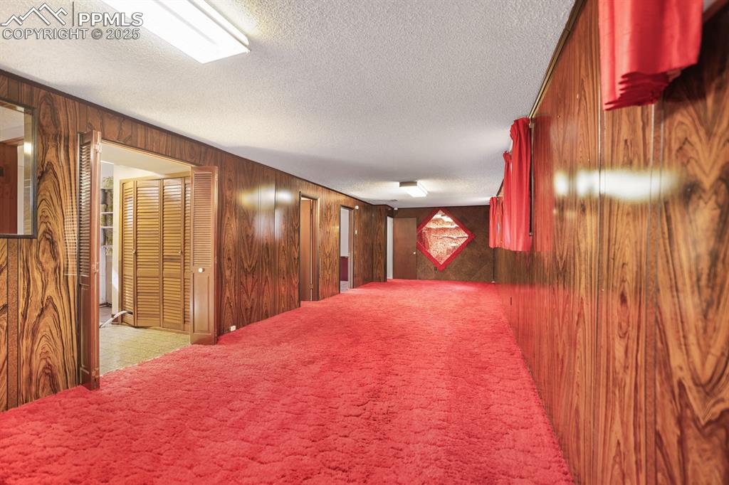 Image 18 of 33: Family Room