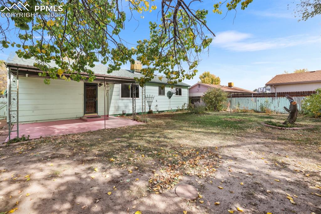 Image 30 of 33: Back of Structure