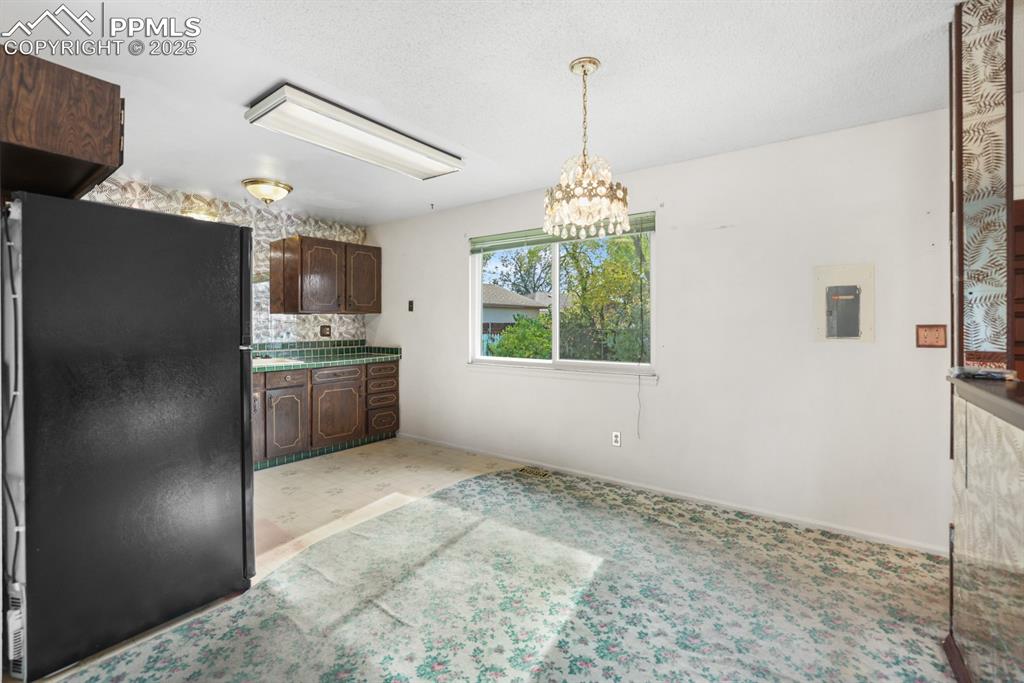 Image 5 of 33: Dining Area