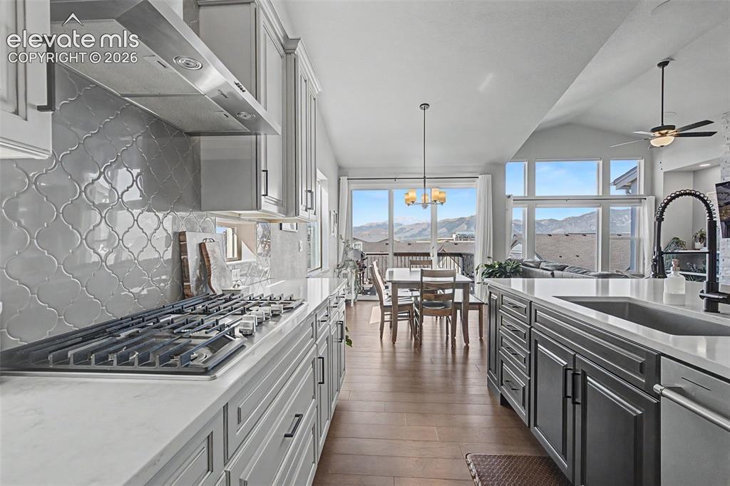 Image 11 of 46: Kitchen