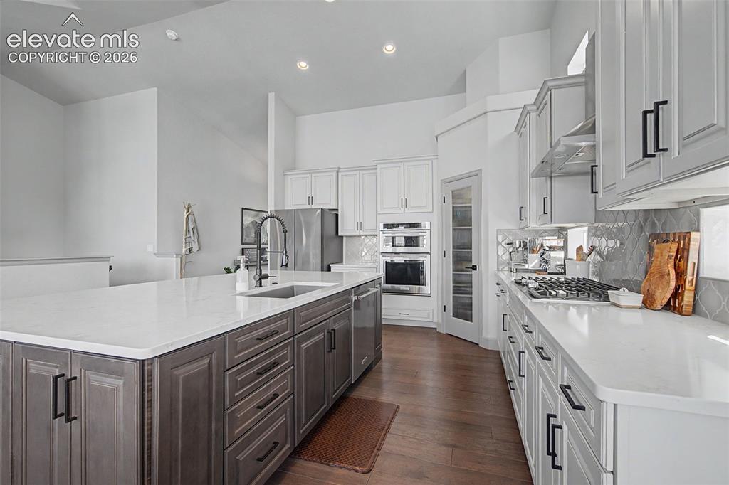 Image 12 of 46: Kitchen