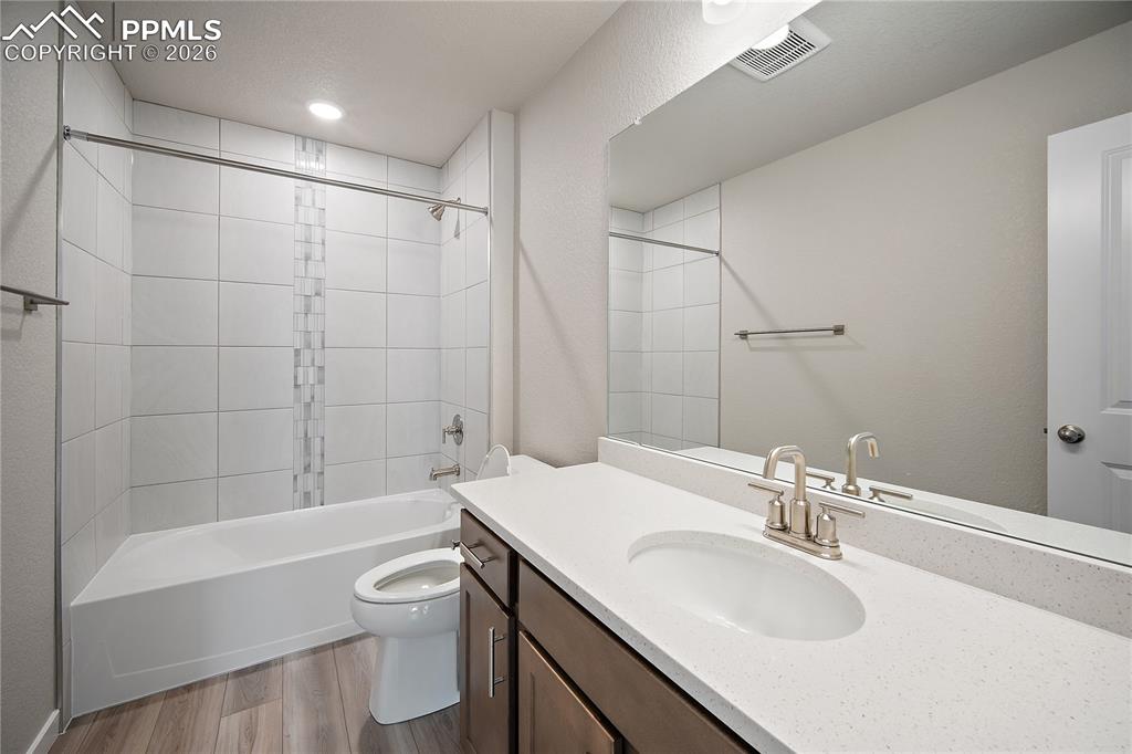 Image 20 of 37: Bathroom