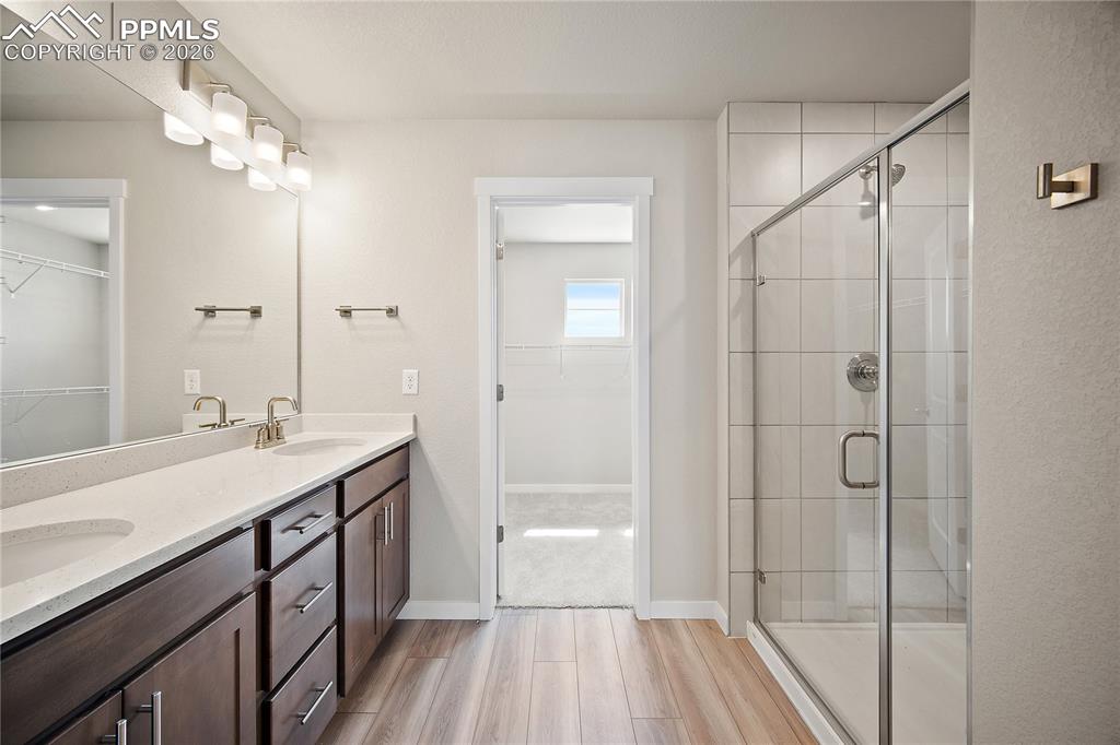 Image 26 of 37: Bathroom