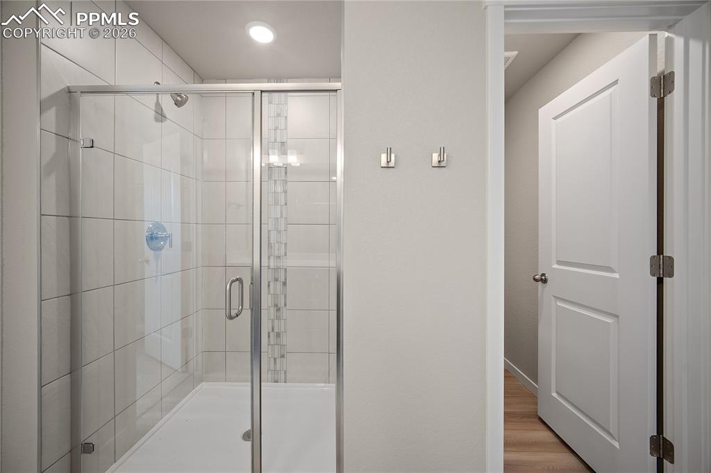 Image 27 of 37: Bathroom