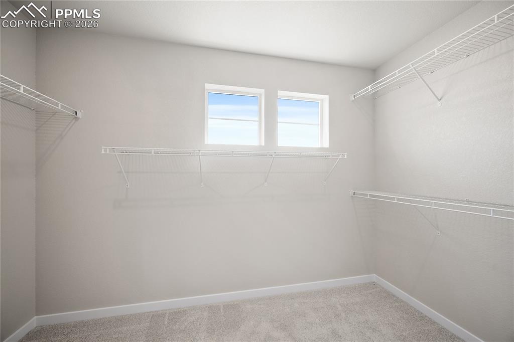 Image 28 of 37: Closet