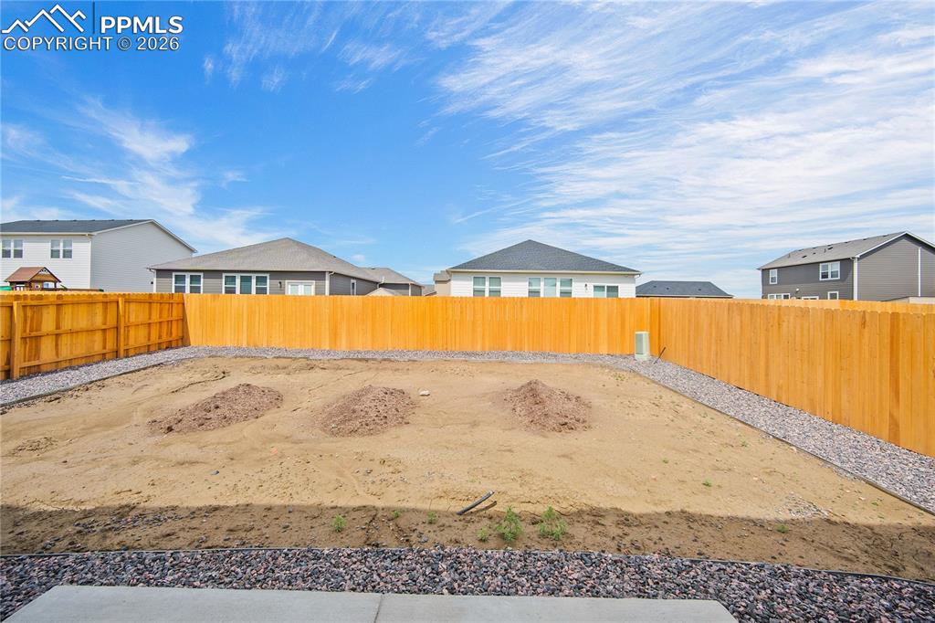 Image 36 of 37: Yard