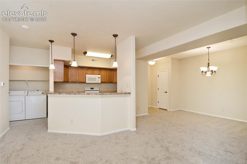 Image 14 of 44: Kitchen