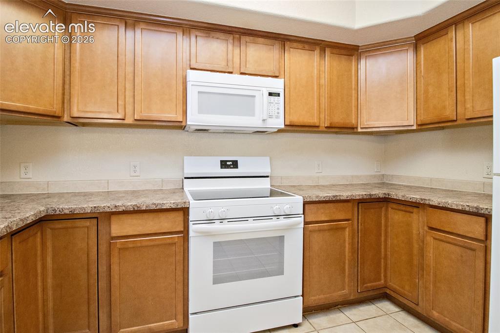 Image 17 of 44: Kitchen