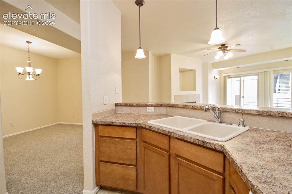 Image 19 of 44: Kitchen