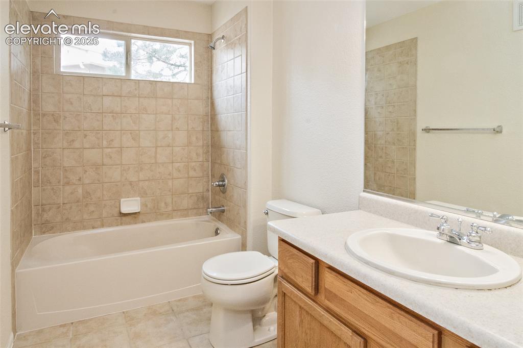 Image 34 of 44: Bathroom