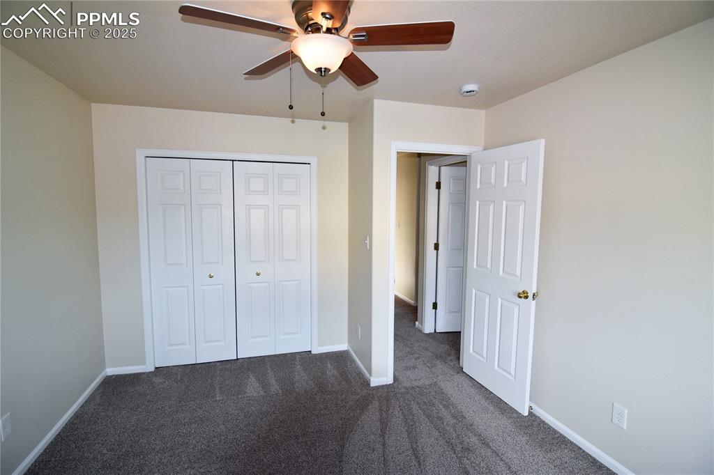 Image 14 of 16: Bedroom