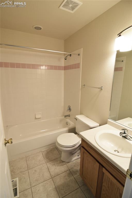 Image 15 of 16: Upstairs full bath