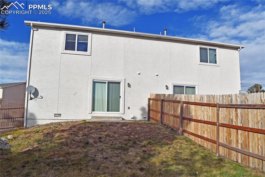 Image 5 of 16: Back of Structure