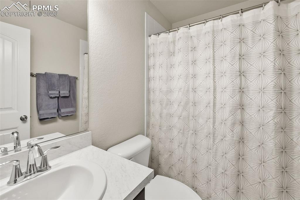 Image 33 of 37: Bathroom