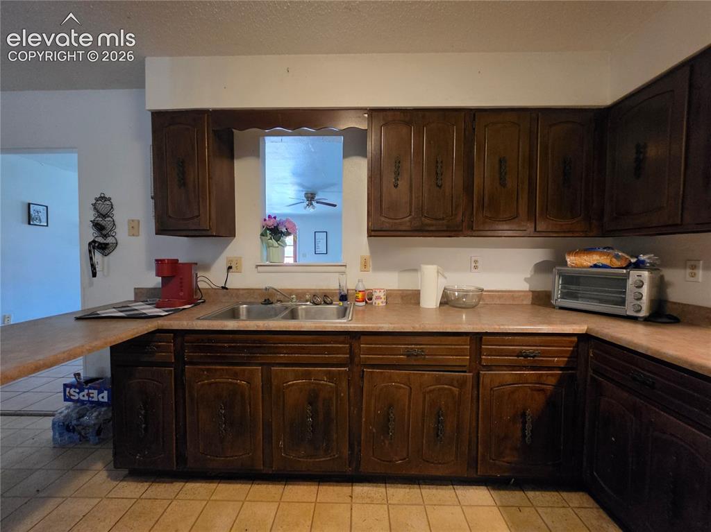 Image 26 of 39: Kitchen