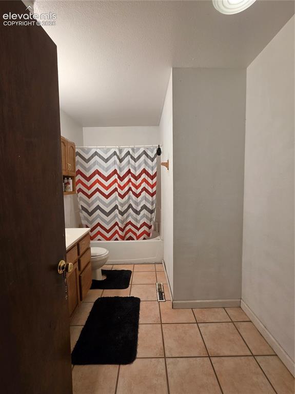 Image 32 of 39: Bathroom