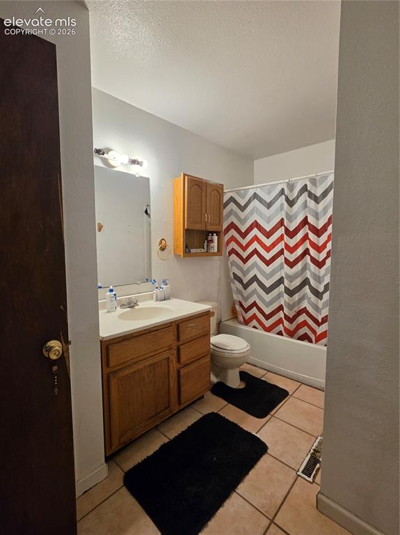 Image 33 of 39: Bathroom