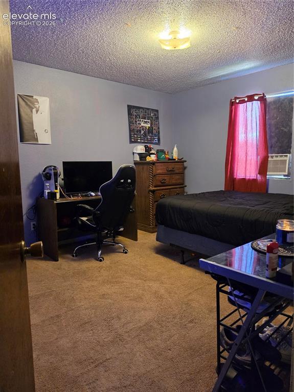 Image 34 of 39: Bedroom