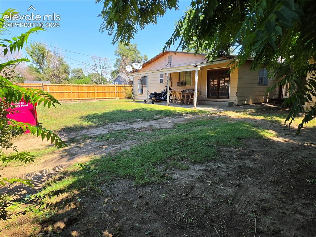 Image 4 of 39: Back of Structure