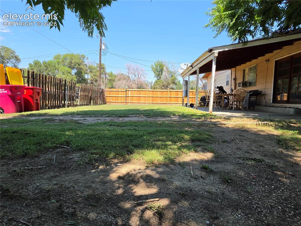 Image 6 of 39: Yard
