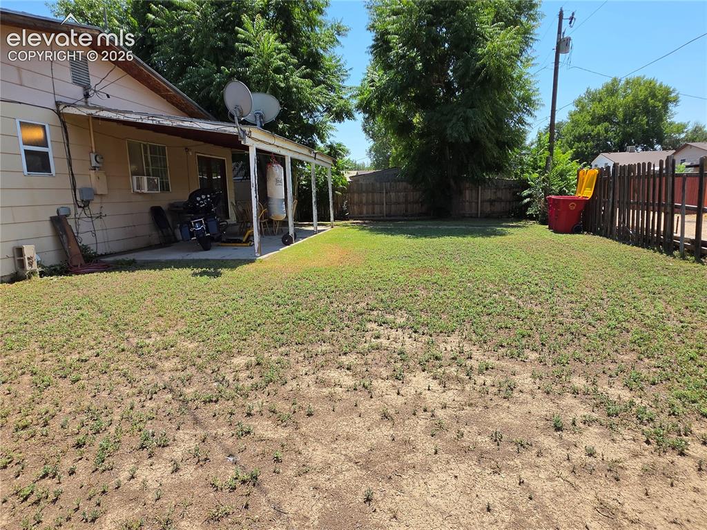 Image 9 of 39: Yard
