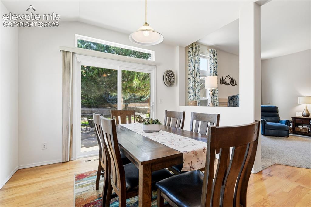 Image 19 of 50: Dining Area