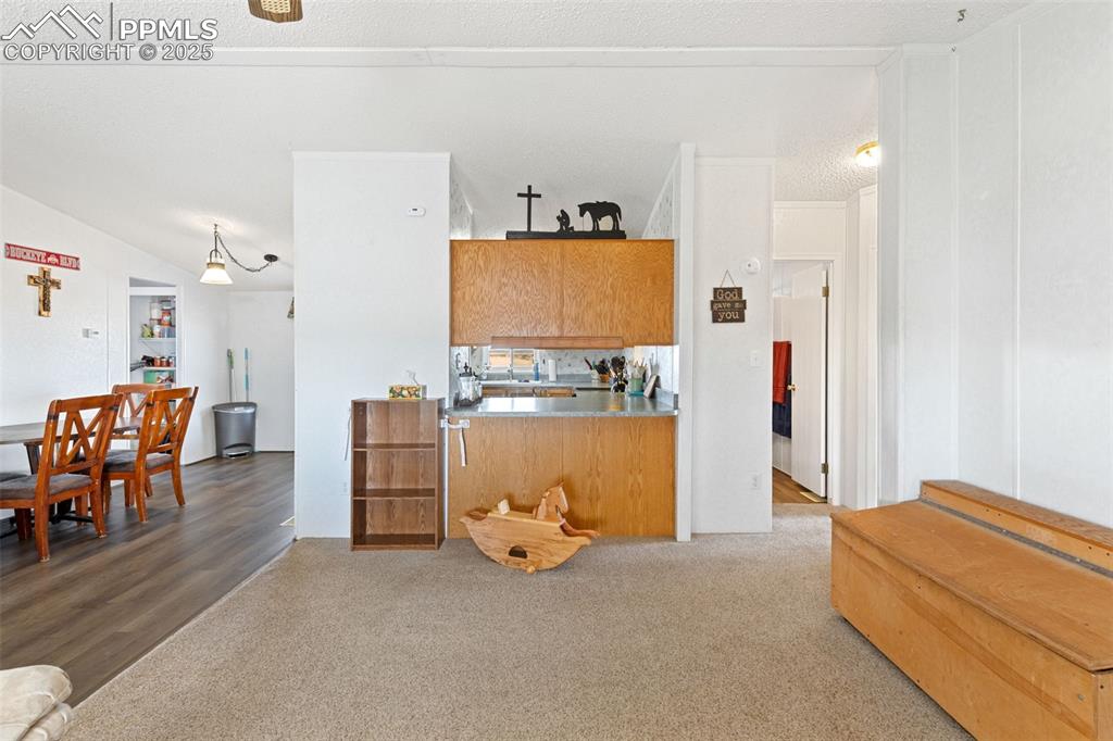 Image 10 of 47: Kitchen