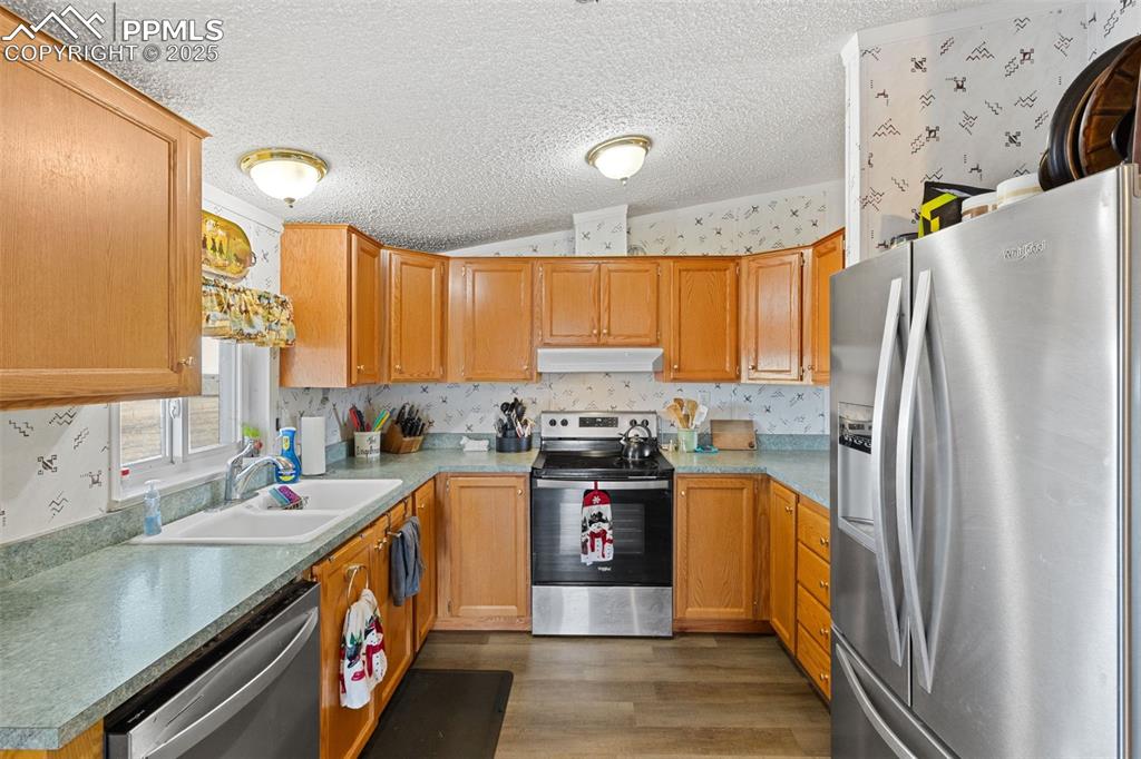 Image 12 of 47: Kitchen