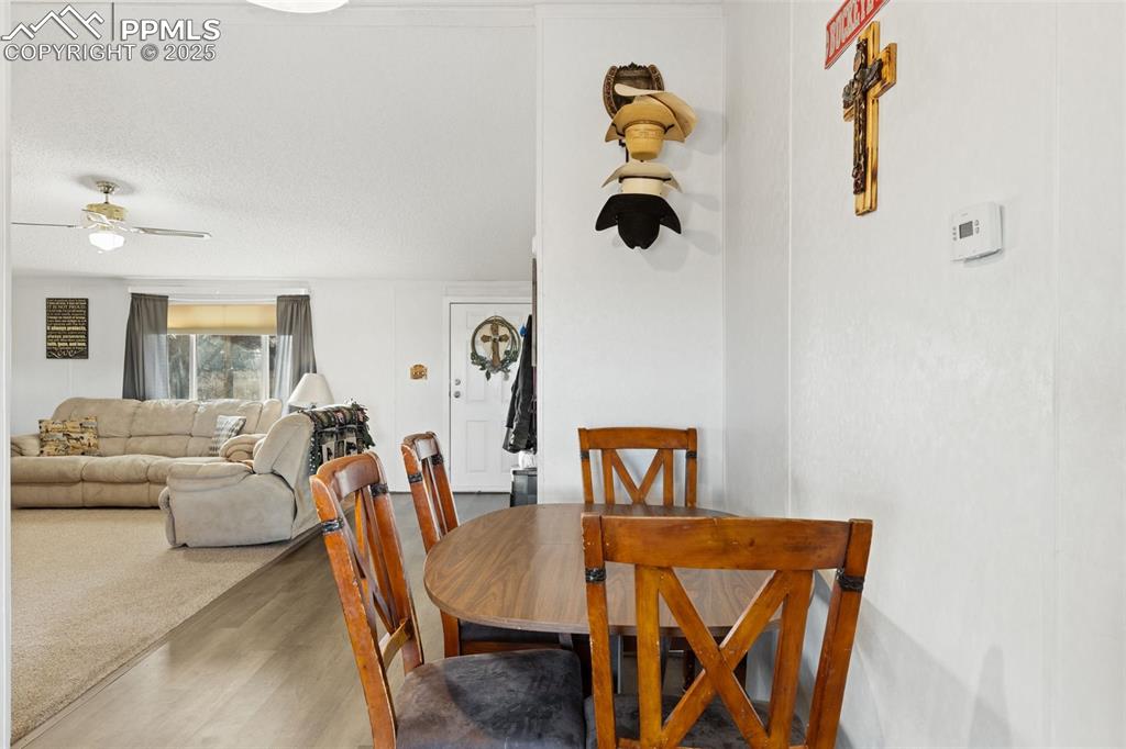 Image 17 of 47: Dining Area