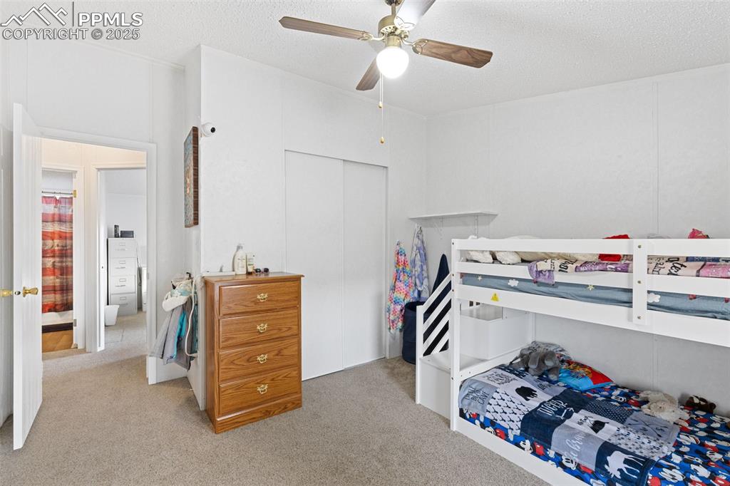 Image 31 of 47: Bedroom