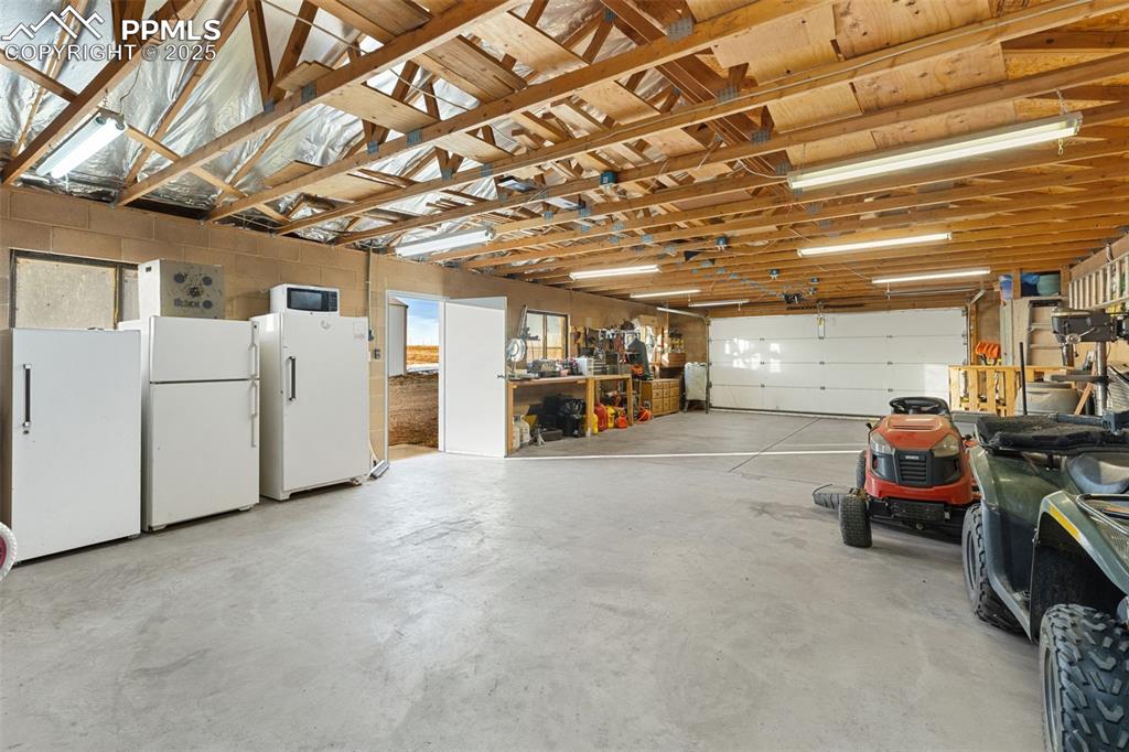 Image 36 of 47: Garage