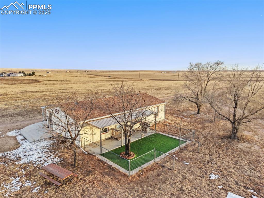 Image 44 of 47: Yard