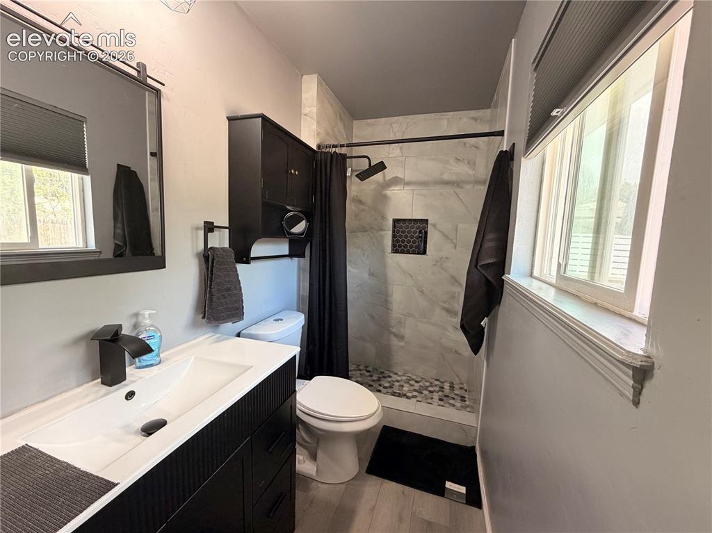 Image 12 of 24: Bathroom
