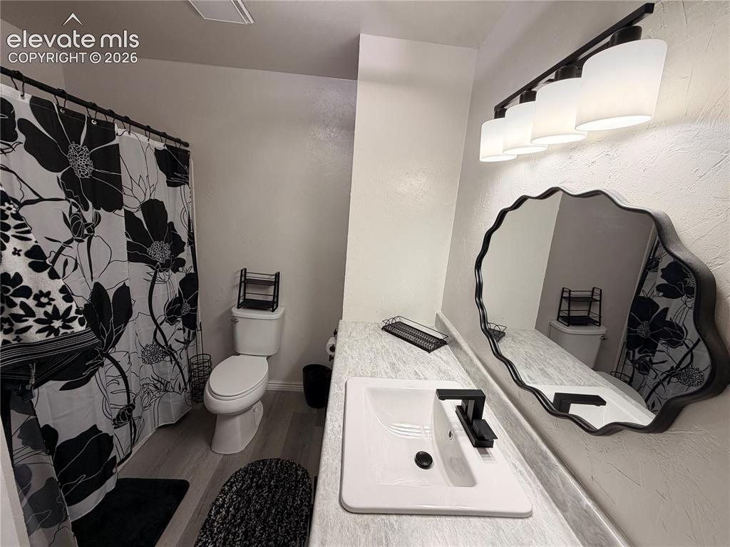 Image 15 of 24: Bathroom