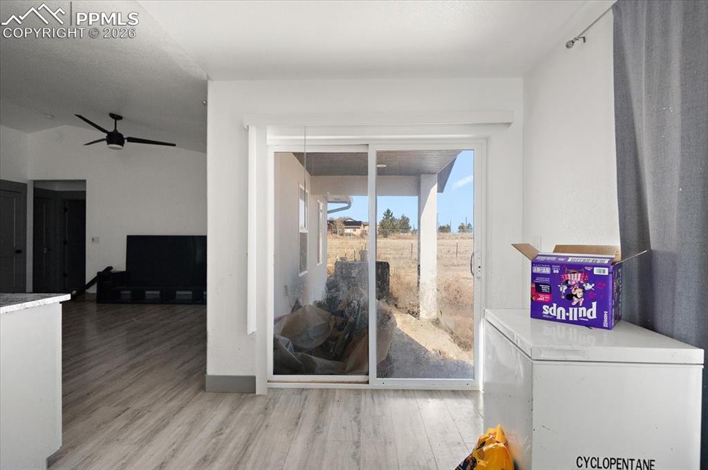 Image 11 of 25: Entry