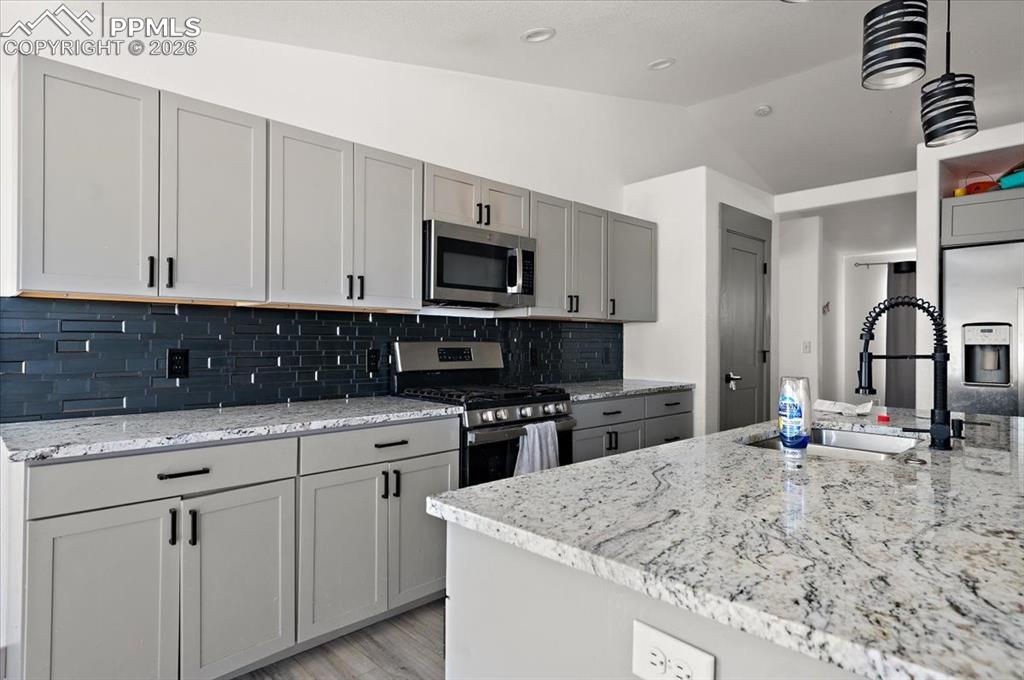 Image 12 of 25: Kitchen