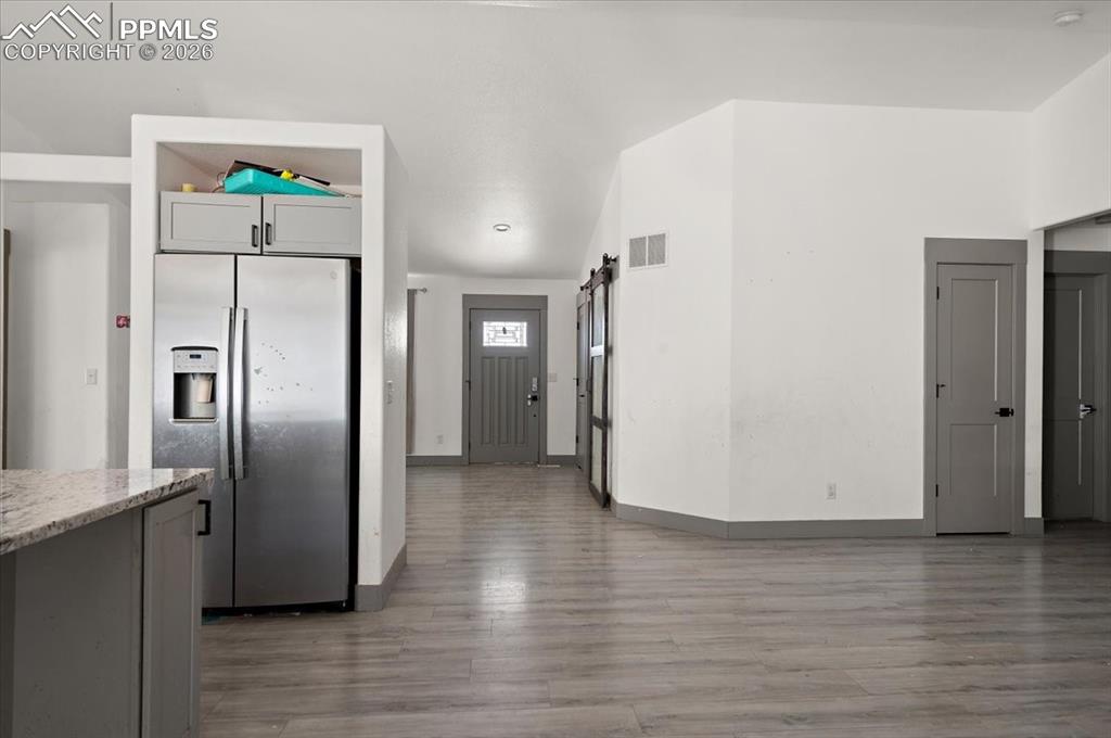 Image 13 of 25: Kitchen