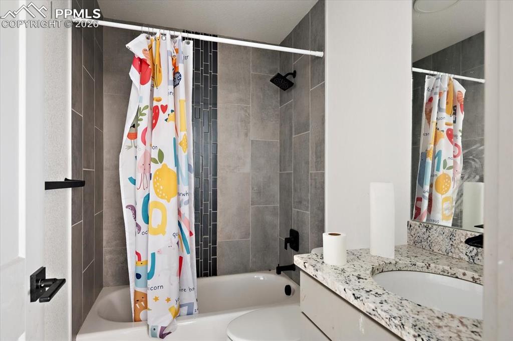 Image 14 of 25: Bathroom