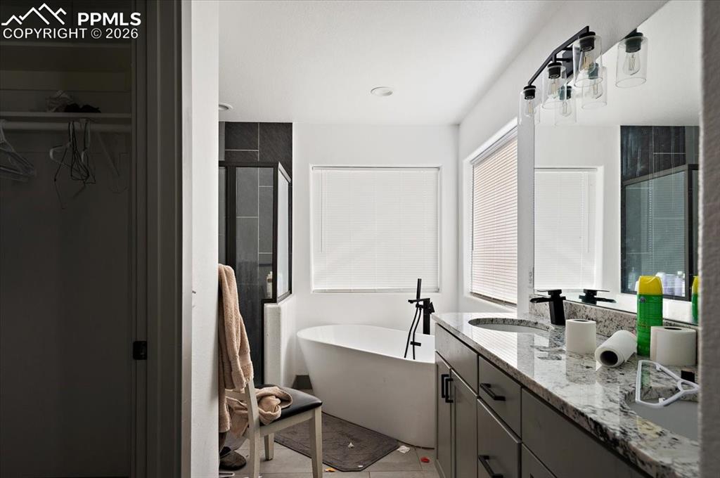 Image 19 of 25: Bathroom