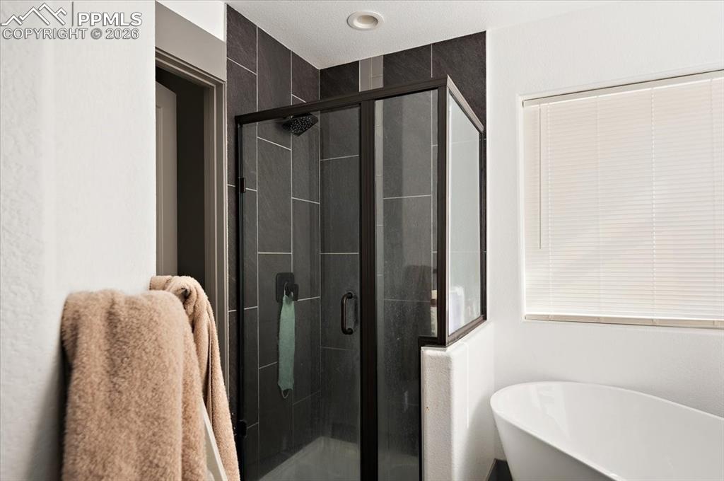 Image 21 of 25: Bathroom