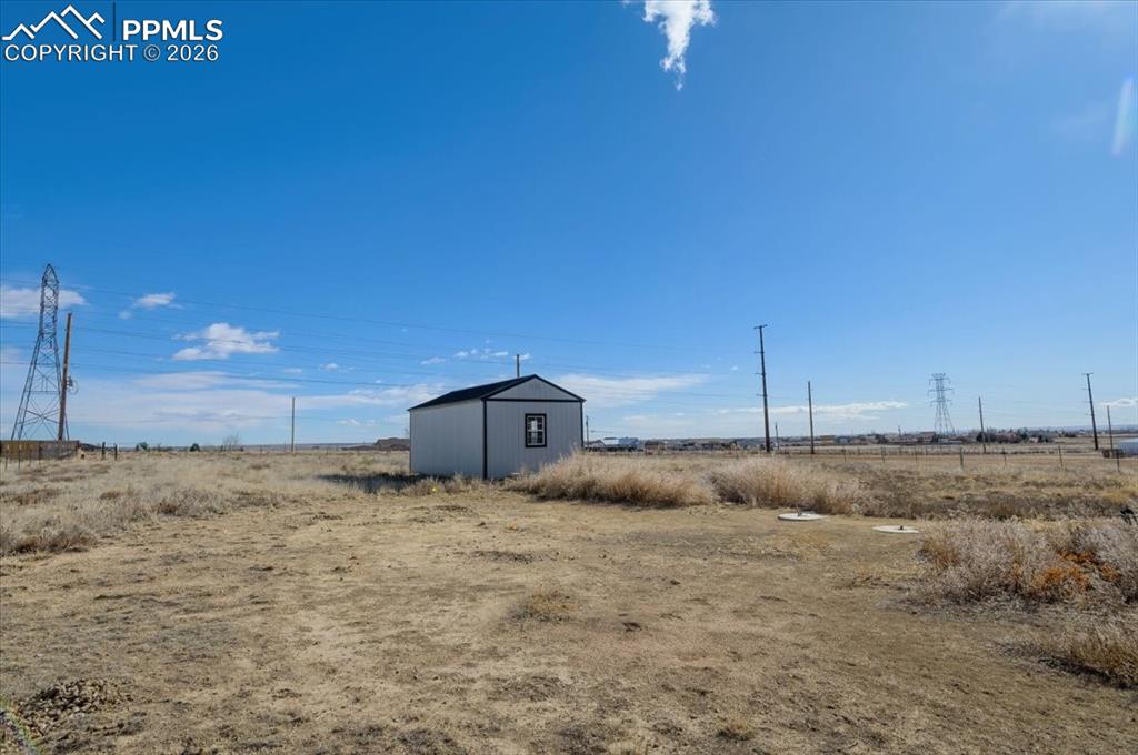 Image 25 of 25: Yard