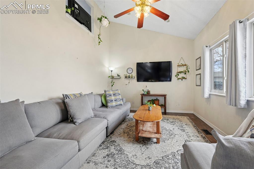 Image 3 of 18: Living Room