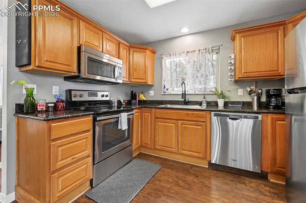 Image 6 of 18: Kitchen