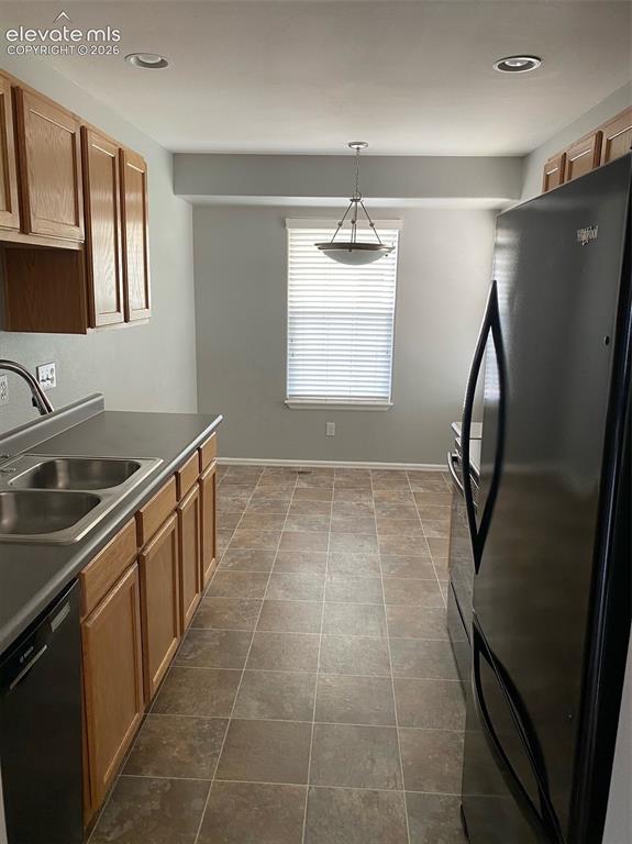 Image 3 of 3: Kitchen
