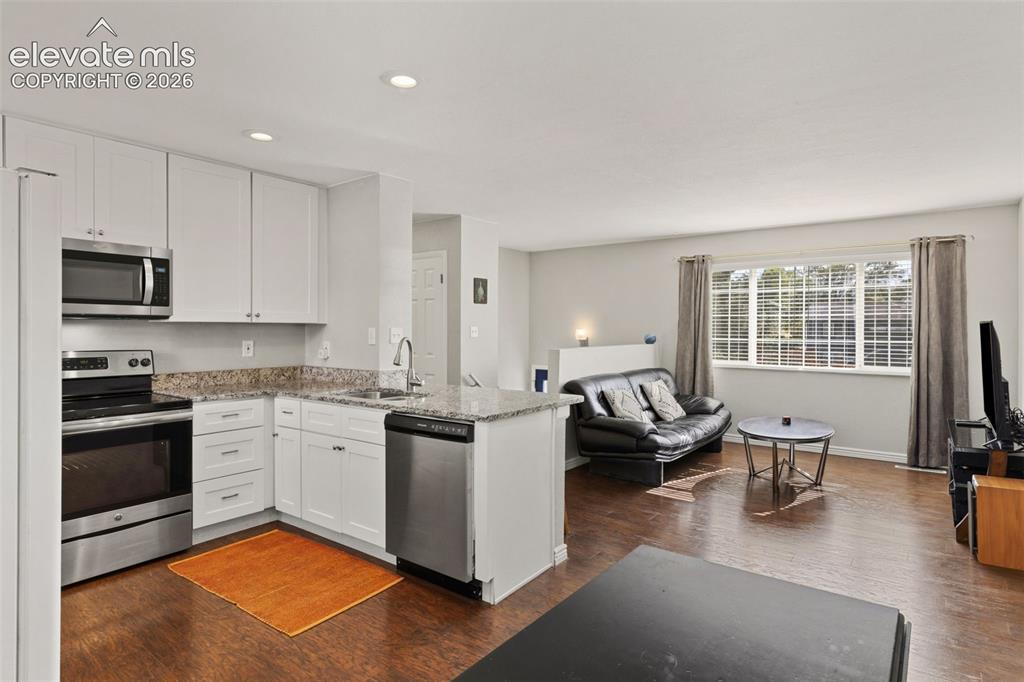 Image 10 of 34: Kitchen