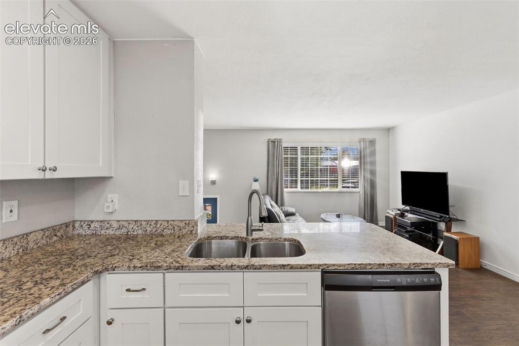 Image 12 of 34: Kitchen