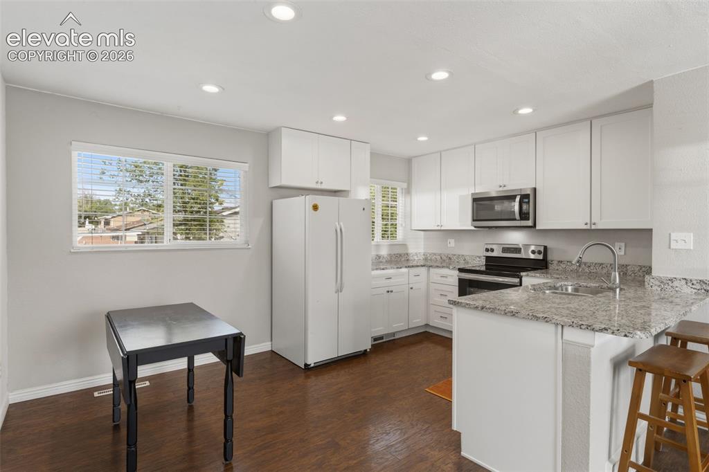 Image 9 of 34: Kitchen