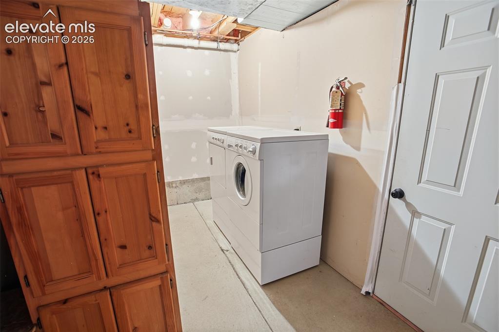 Image 19 of 21: Lower Level Bath