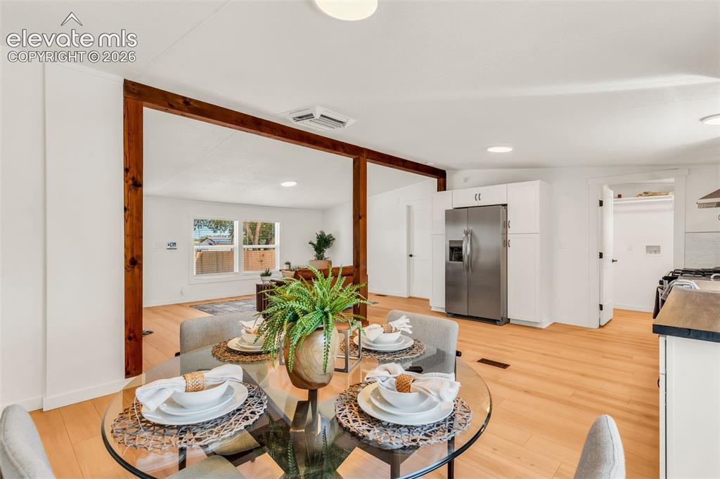 Image 17 of 49: Dining Area