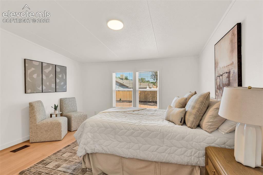 Image 19 of 49: Bedroom